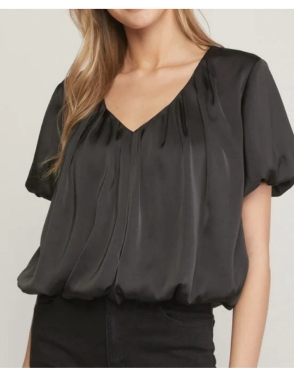 ASTR The Label Satin Bubble Hem and Sleeve Top. Size Large.